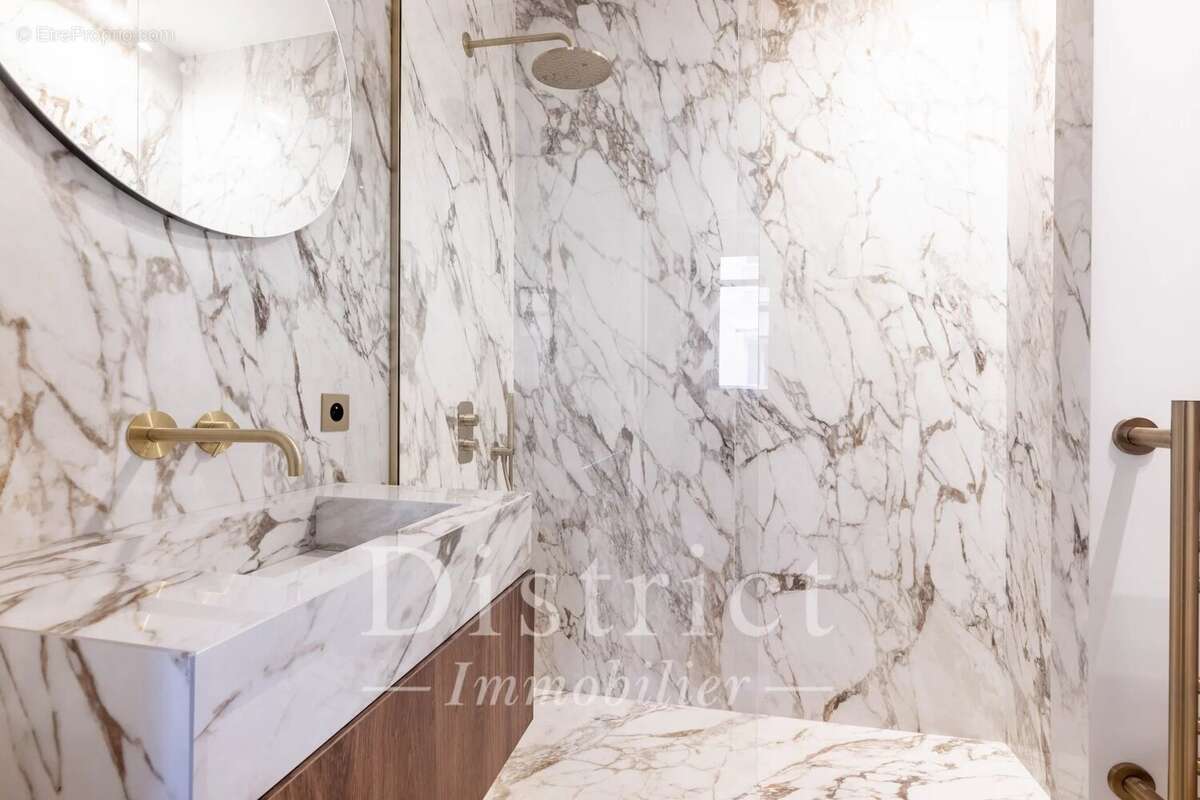 Appartement à PARIS-8E