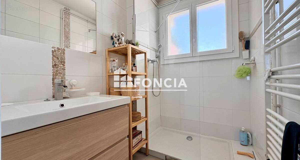 A vendre superbe t3 renove avec cave + stationnement libre - dernier etage - photo 6
