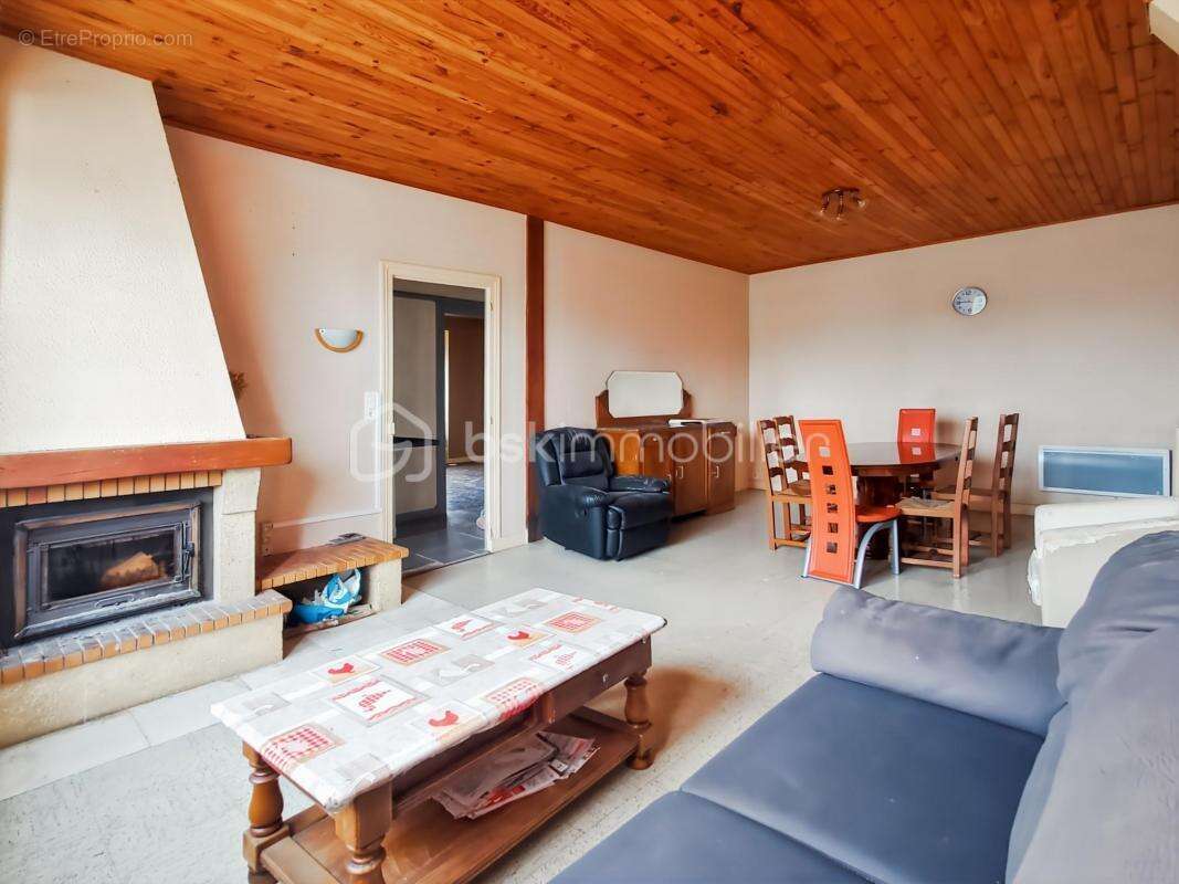 Maison à CHEF-BOUTONNE