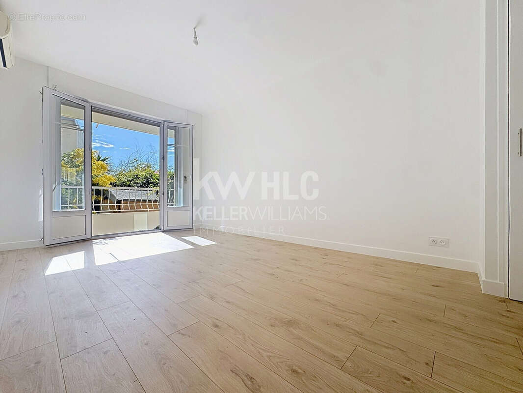 Appartement 55 m² à Antibes  - photo 4