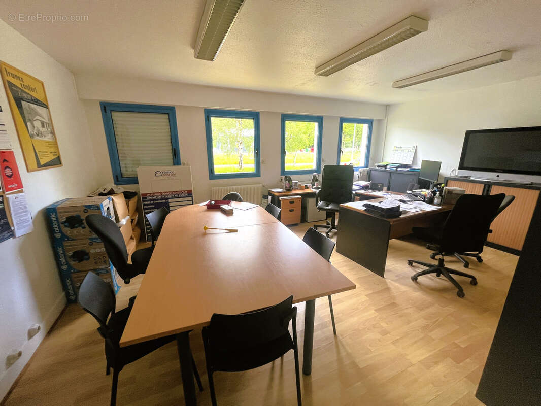 Commerce à NOGENT-LE-PHAYE