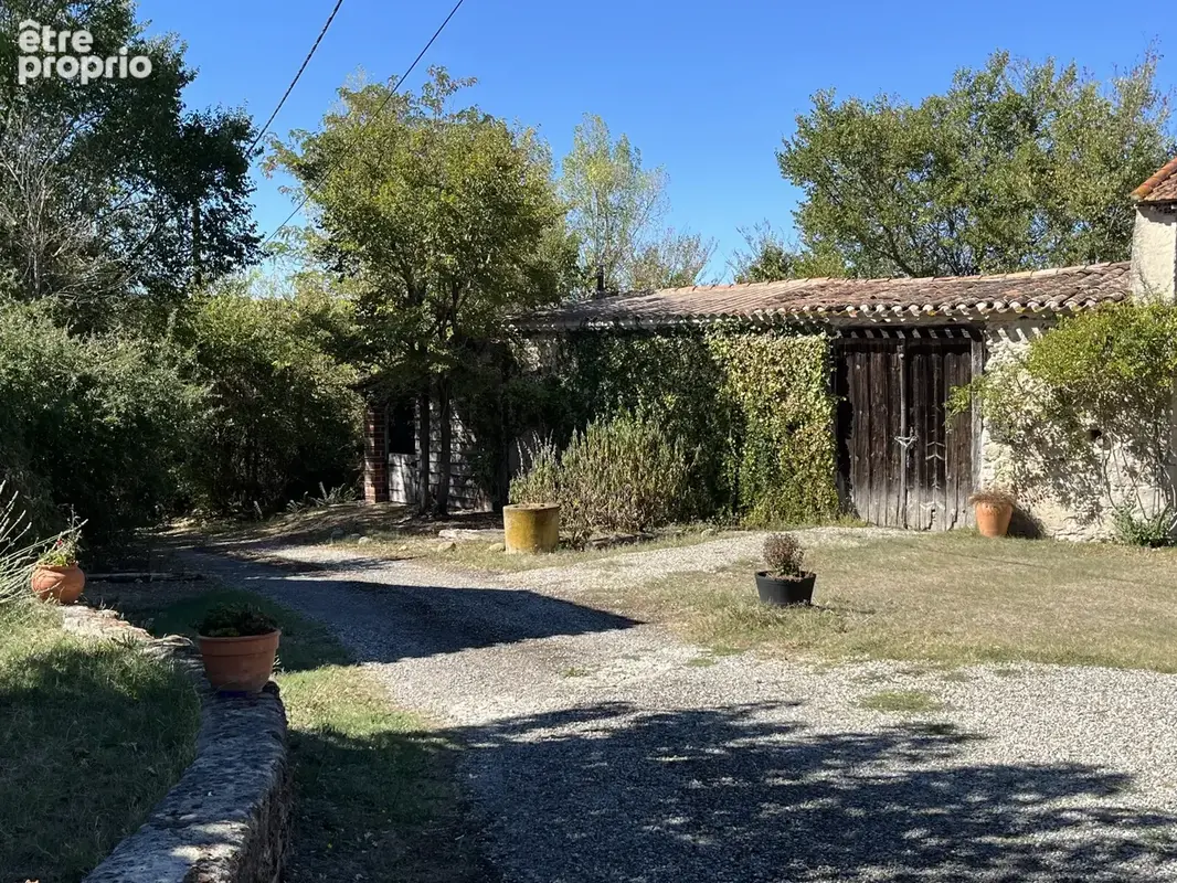 Propriete renovee avec plus de 25 hectares - photo 4
