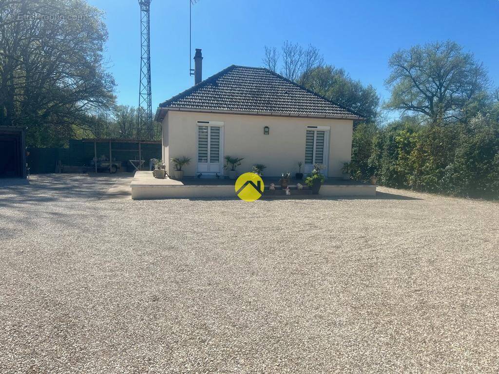 Maison à SAINT-AMAND-EN-PUISAYE