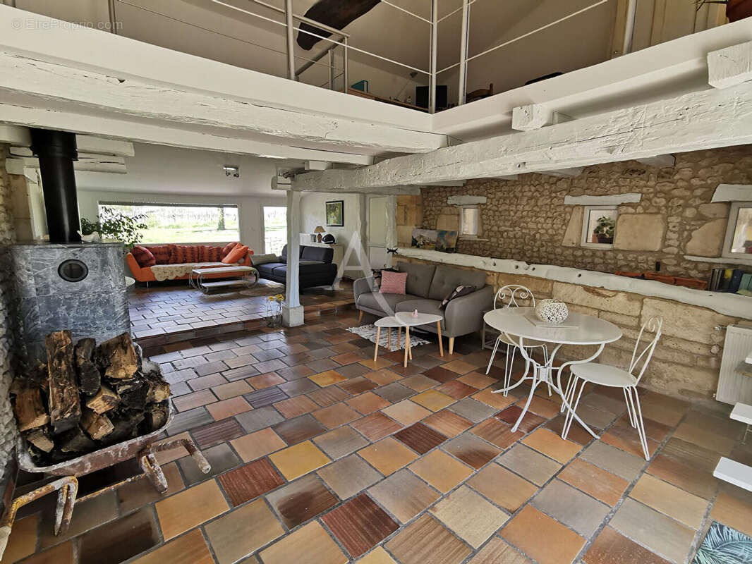 Maison à TUGERAS-SAINT-MAURICE