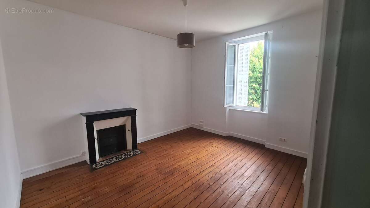 Charmante Maison Mitoyenne de 210 m² avec Jardin de 900 m²  Ruelle-sur-Touvre - photo 6