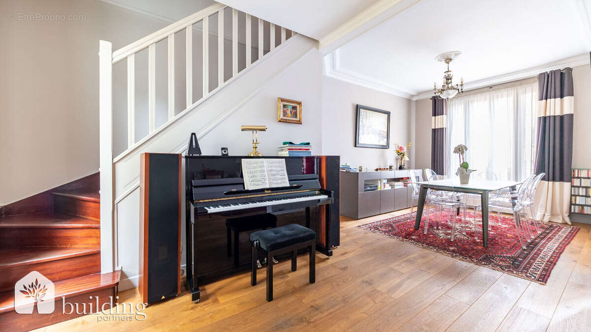 Courbevoie Marceau - Maison familiale 6 pièces de 164 m² sur une parcelle de 140 m² - photo 5