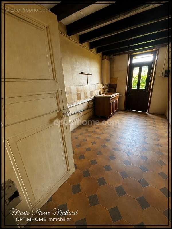 Ensemble immobilier à rénover à SAINT DIZIER LEYRENNE (23) - photo 5