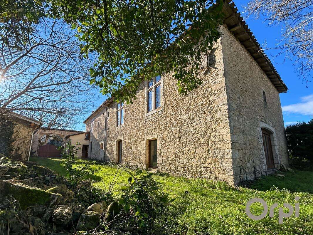 Maison à SAINT-CLAR