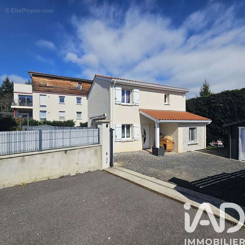 Photo 8 - Maison à SAINT-GENEST-LERPT