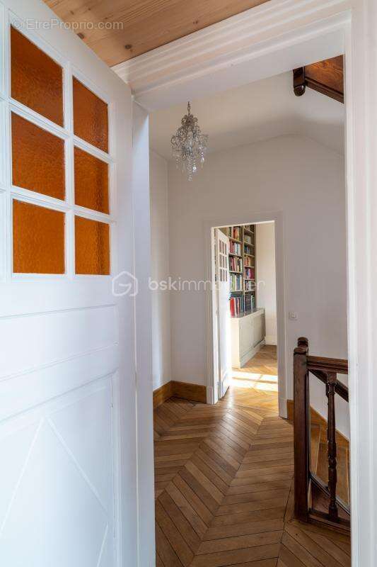 Maison de caractère  – 9 pièces, 7 chambres, sous-sol total – proximité rer d, commerces et écoles à pied - photo 21