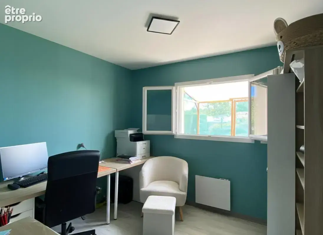Maison 110 m² à Saint-Yzan-De-Soudiac  - photo 8