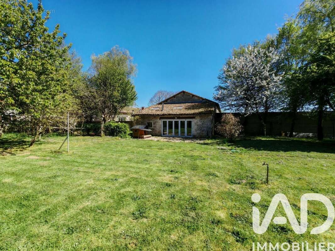 Maison 250 m² à Montjean  - photo 2