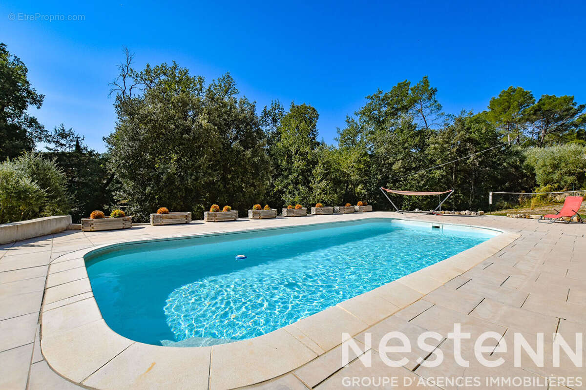 A vendre à LORGUES - Propriété familiale 6 chambres au coeur d'un environnement privilégié avec PISCINE - photo 20