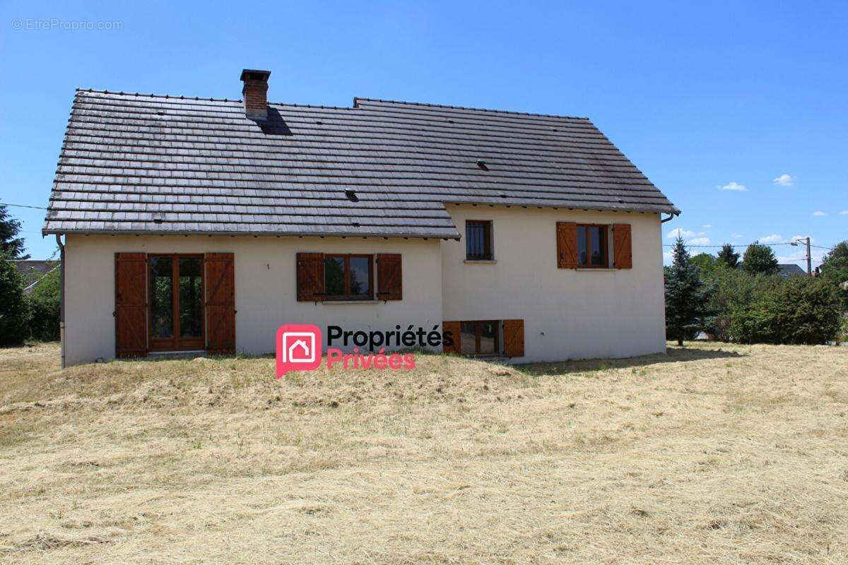 Maison T5 à vendre de 116 m² avec sous-sol complet et combles aménageables à Saint Gervais D'Auvergne 63390 - photo 3