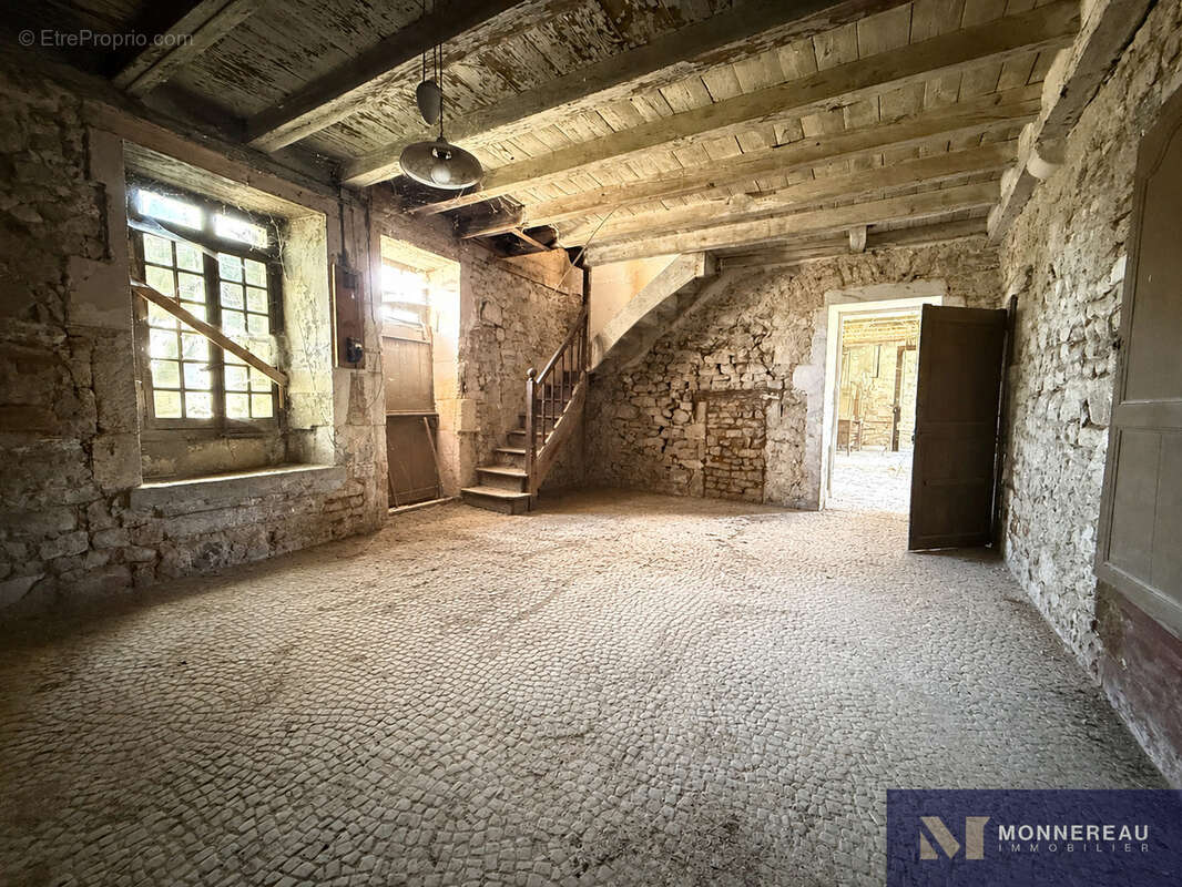 Batisse en pierre a renover - photo 4