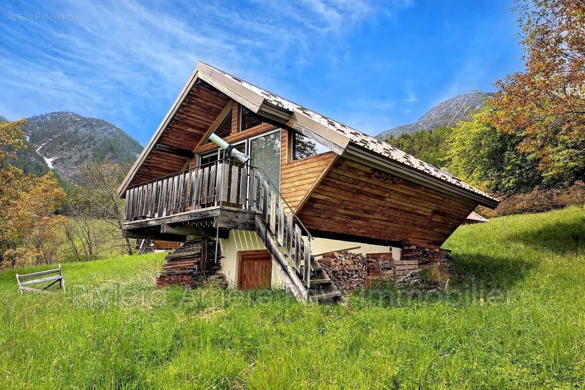 Maison à VILLENEUVE-D'ENTRAUNES