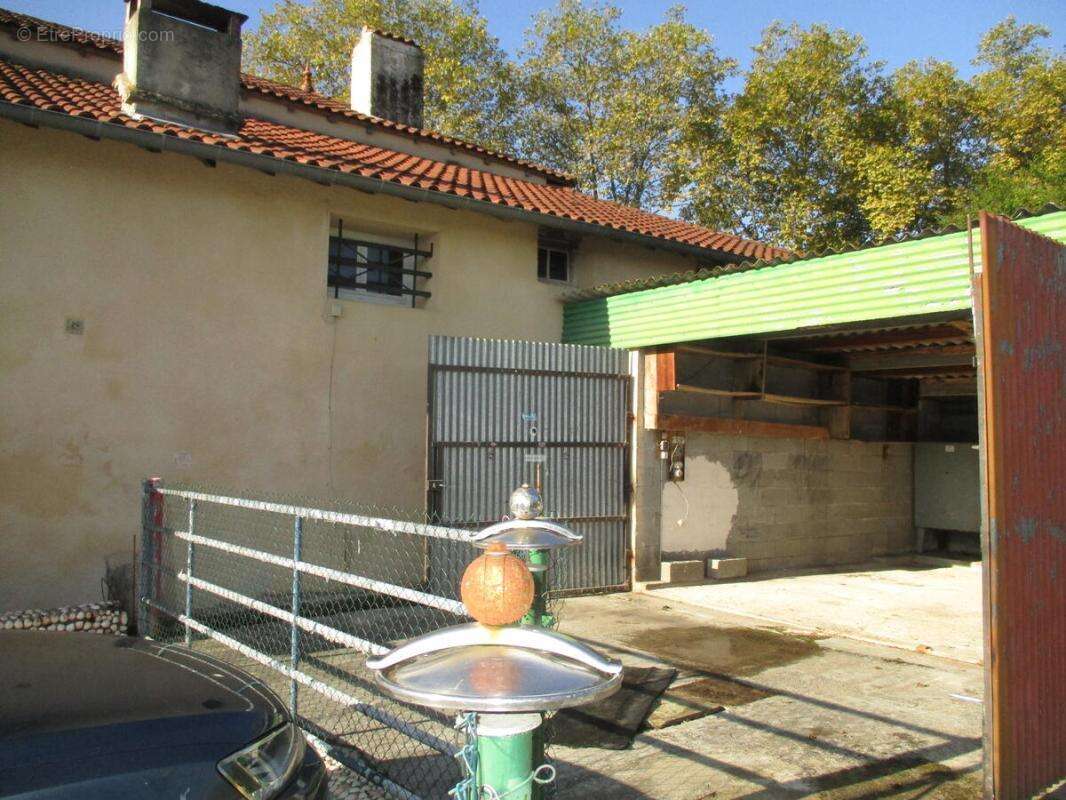 Maison à LARROQUE