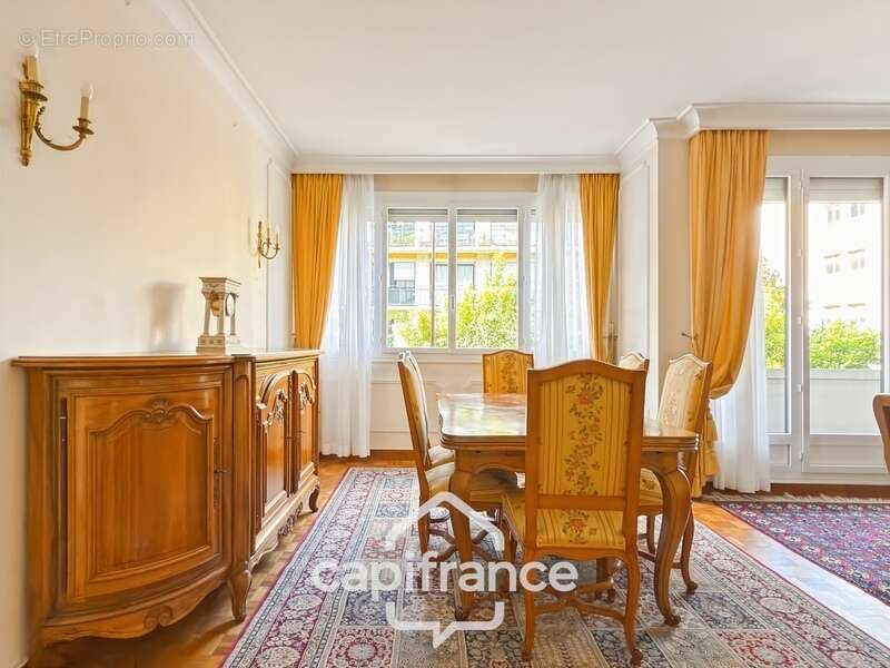 Appartement à NEUILLY-SUR-SEINE