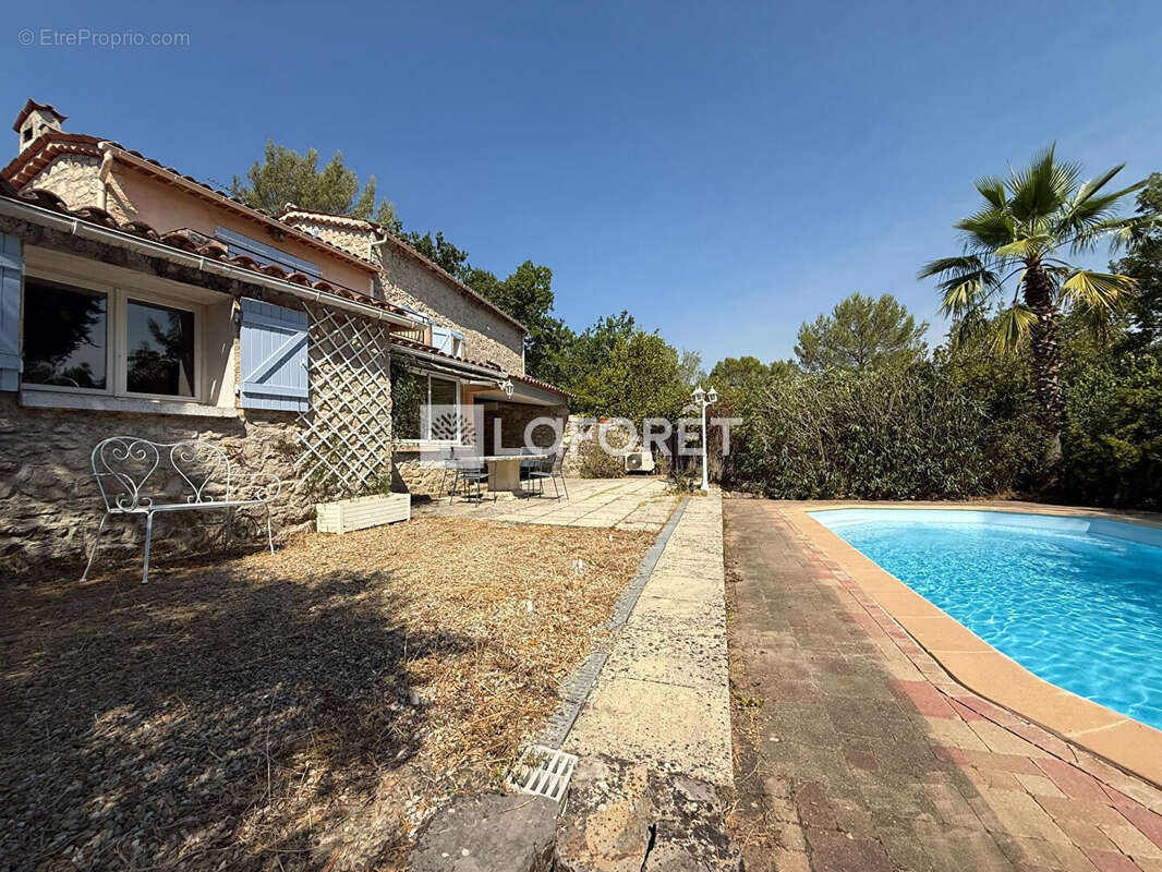 BERGERIE A FAYENCE  DANS UN HAMEAU  3+1pièce(s) 100 m2 avec 60m² de dépendances et très belle piscine - photo 9