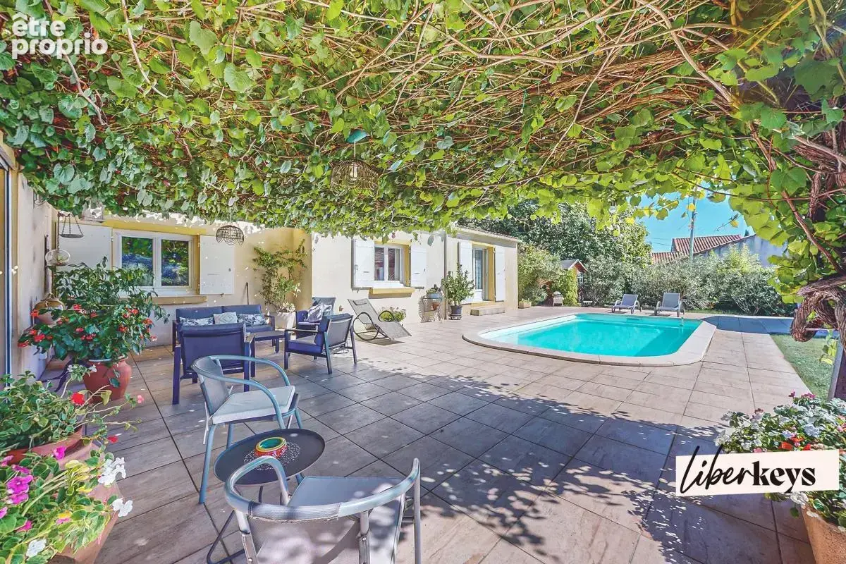 Istres – Propriété avec piscine et parcelle constructible détachable - photo 3