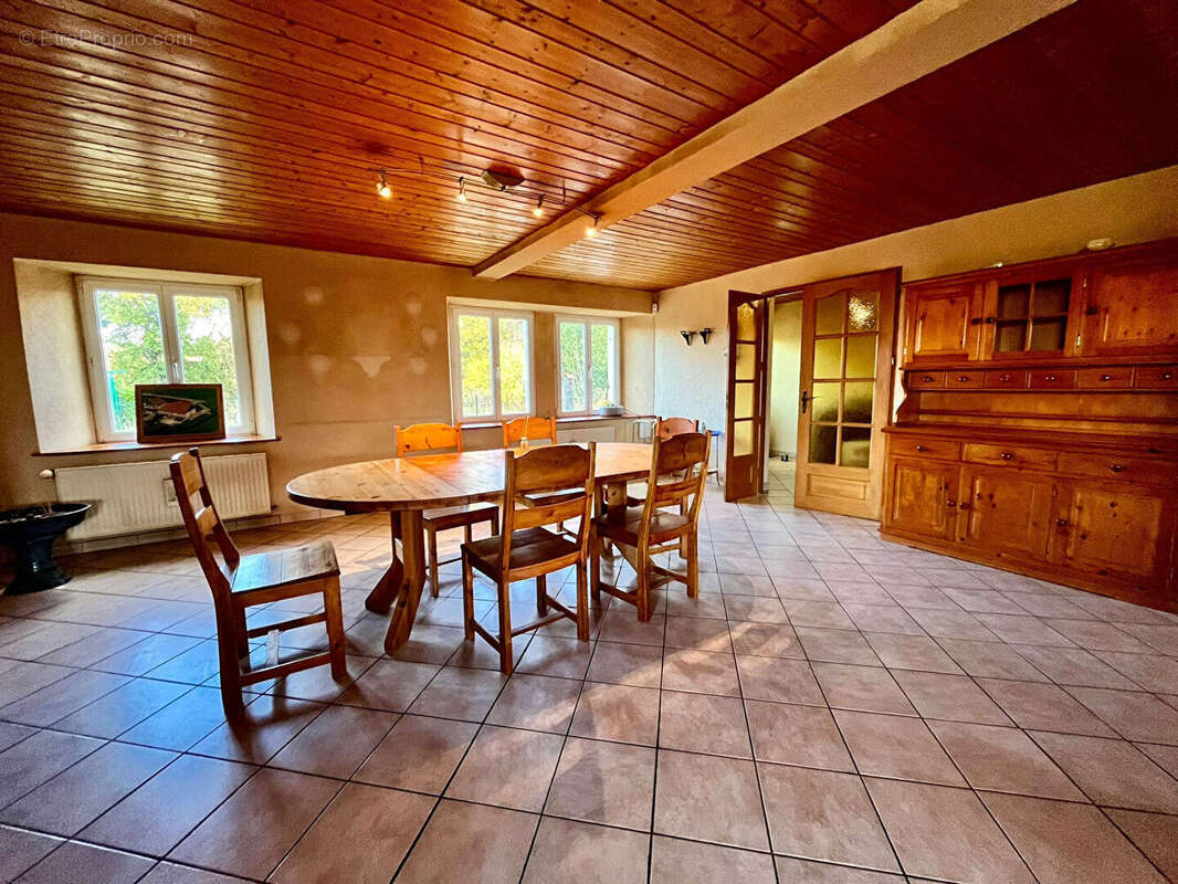 Maison à GUYANS-VENNES