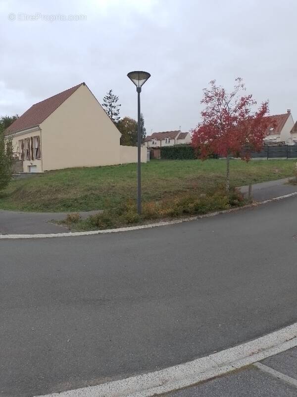 Terrain à RESSONS-SUR-MATZ
