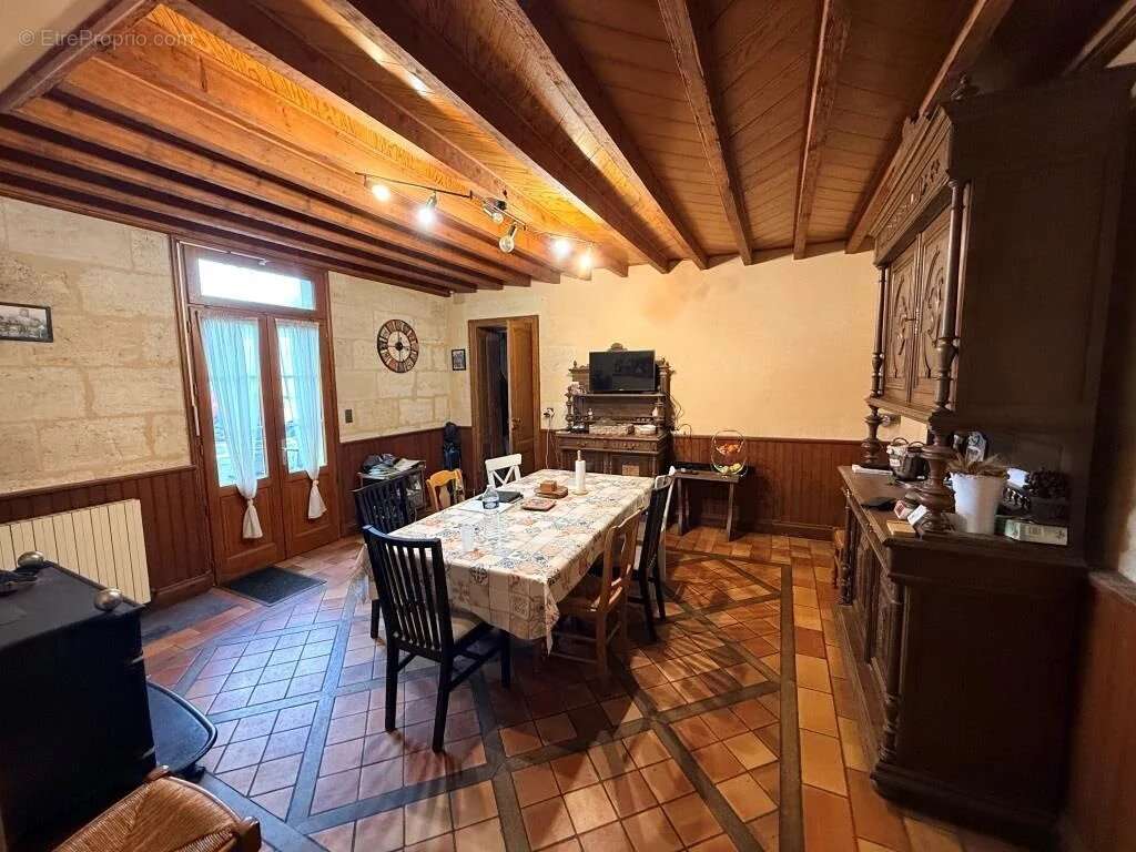 Maison à CIVRAC-DE-BLAYE