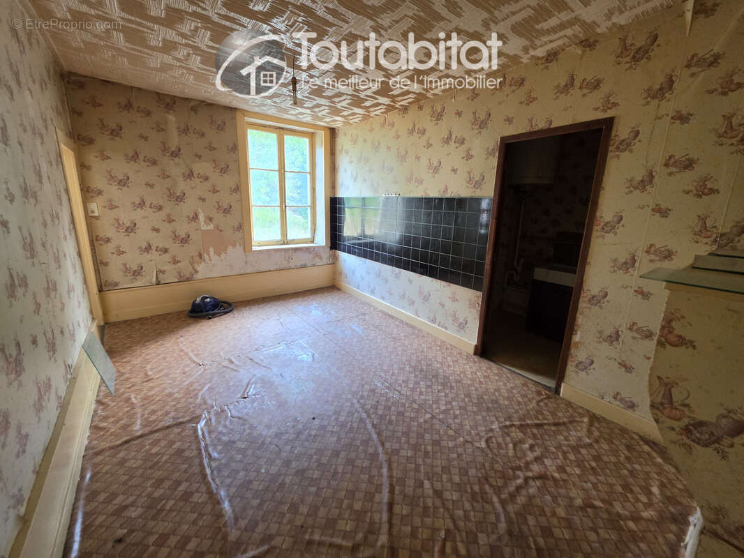 Appartement 840 m² à Sedan  - photo 9