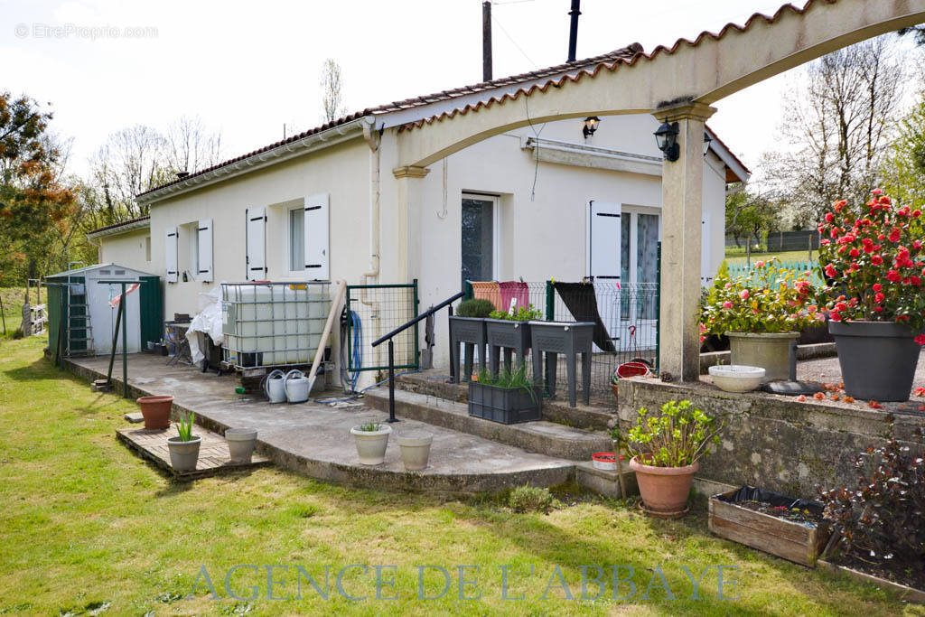 Maison à SAINTES