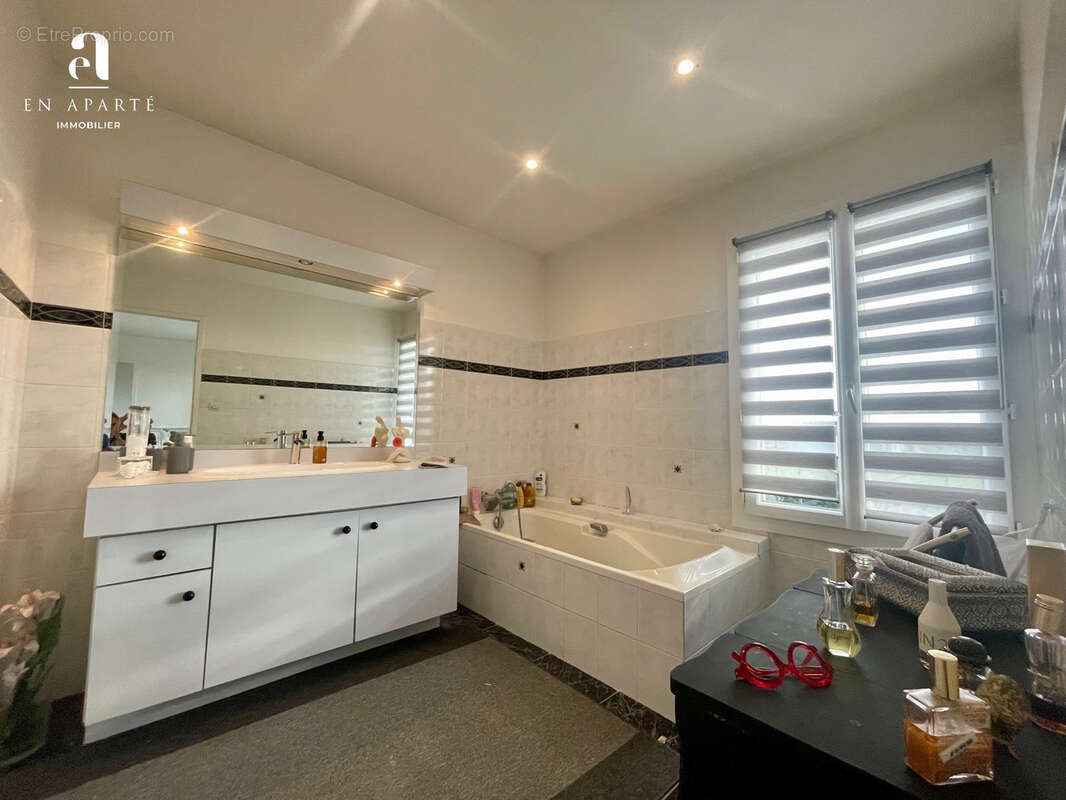 Maison à SAINTE-CONSORCE