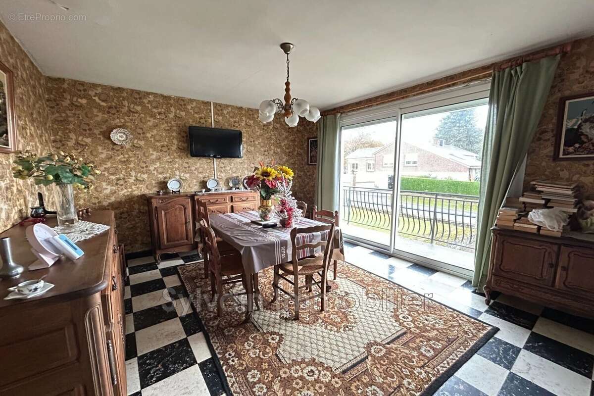 Maison à MOLIENS