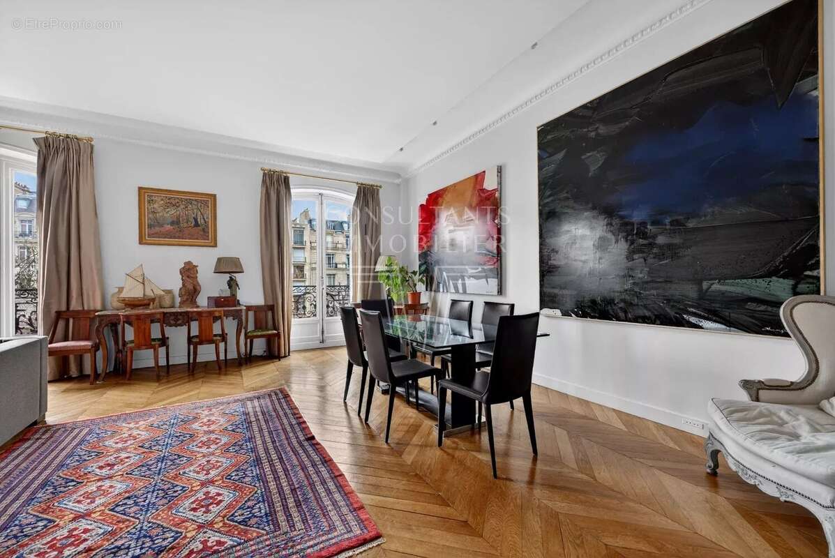 Appartement à PARIS-16E