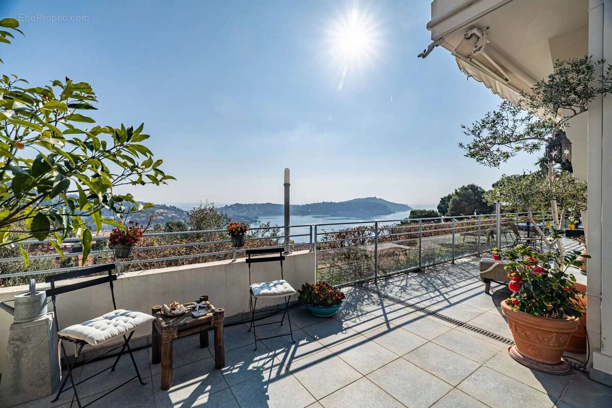 Villefranche sur Mer - Spectaculaire 3p avec terrasse et jardin vue panoramique, garage partagé en sus - photo 13