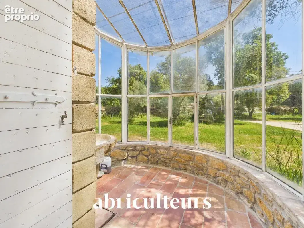 Maison familiale en pierre à vendre à Grans, sur un jardin arboré de 254 m² (13250) - photo 6