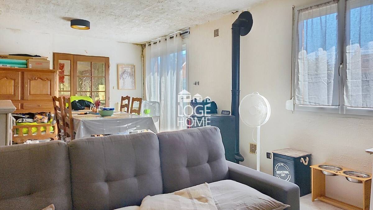 Séjour espace salon - Maison à COURCELLES-LES-LENS