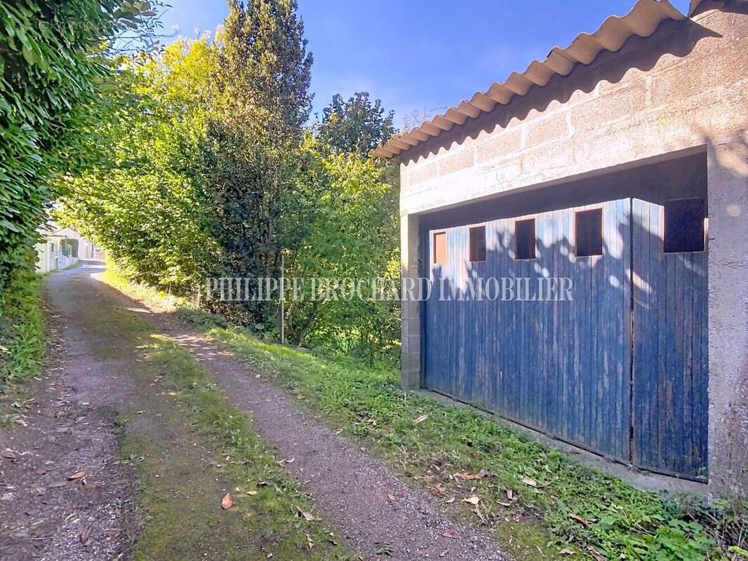 Terrain à MAREUIL-SUR-LAY-DISSAIS