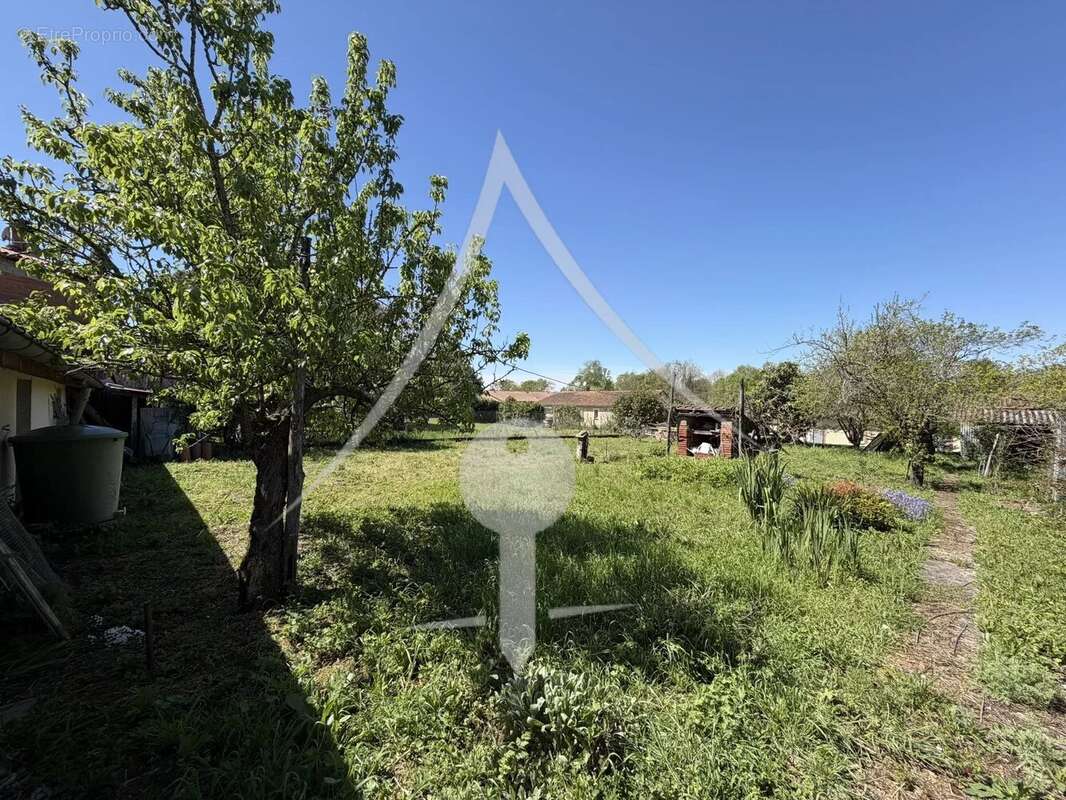 Maison à LAVERNOSE-LACASSE