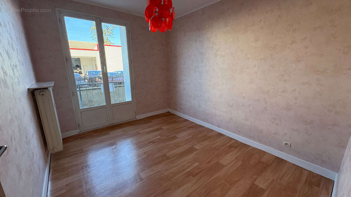 Appartement à YZEURE