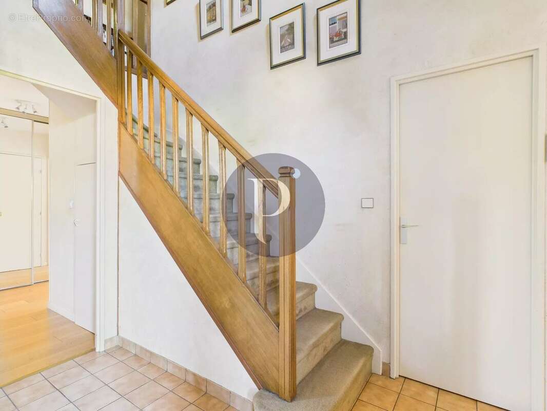 Maison à VERRIERES-LE-BUISSON