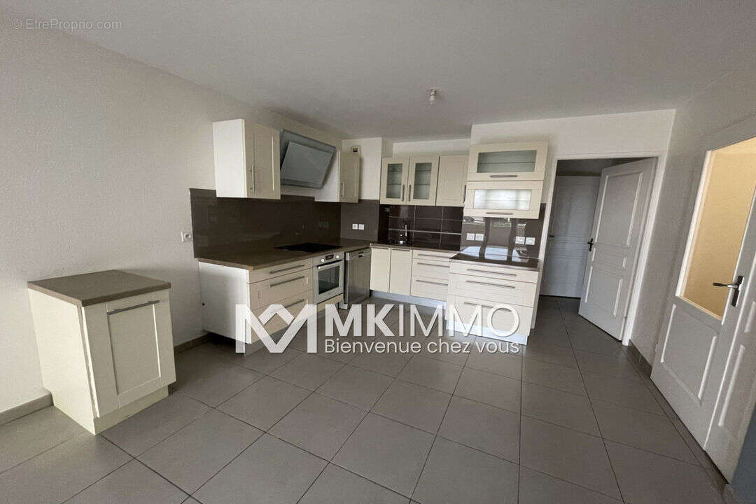 Appartement à SAINT-LAURENT-DU-VAR