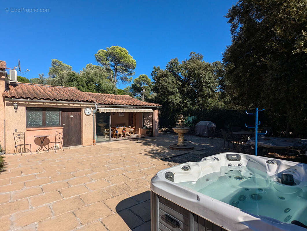 Maison à SILLANS-LA-CASCADE