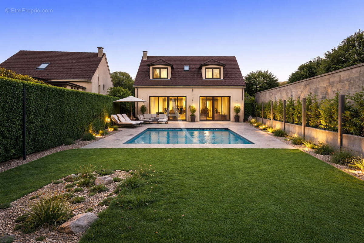 Terrain à SAINT-GERMAIN-LES-ARPAJON