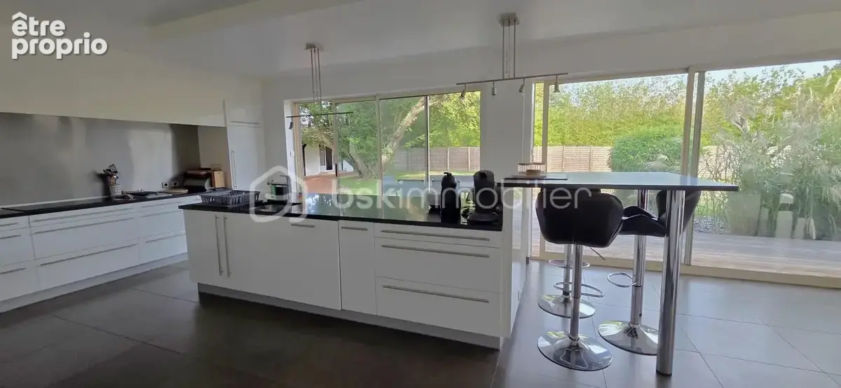 Maison familiale 216 m² – 4 chambres – 100 m² de dépendances - parcelle 1780 m² - photo 3