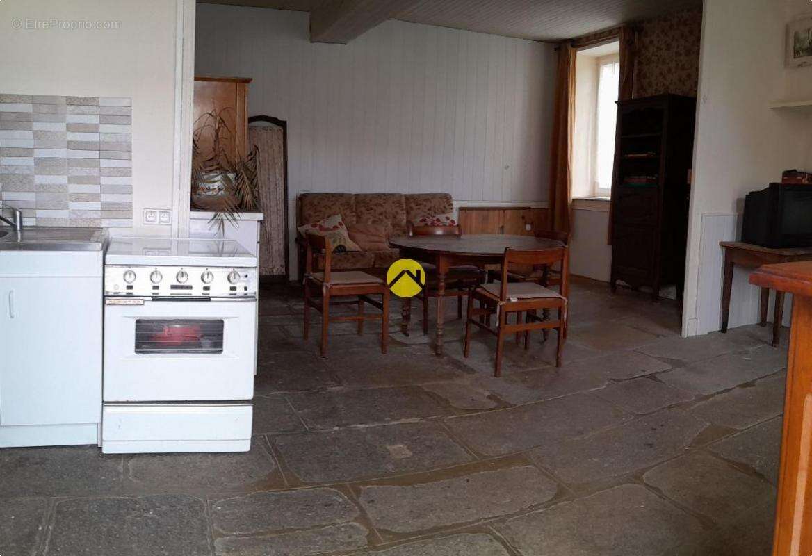 Maison à CHENERAILLES