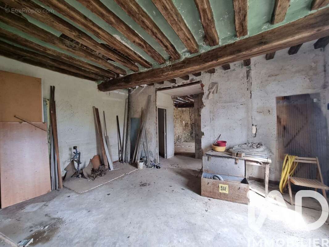Maison 253 m² à Laroche-Saint-Cydroine  - photo 3
