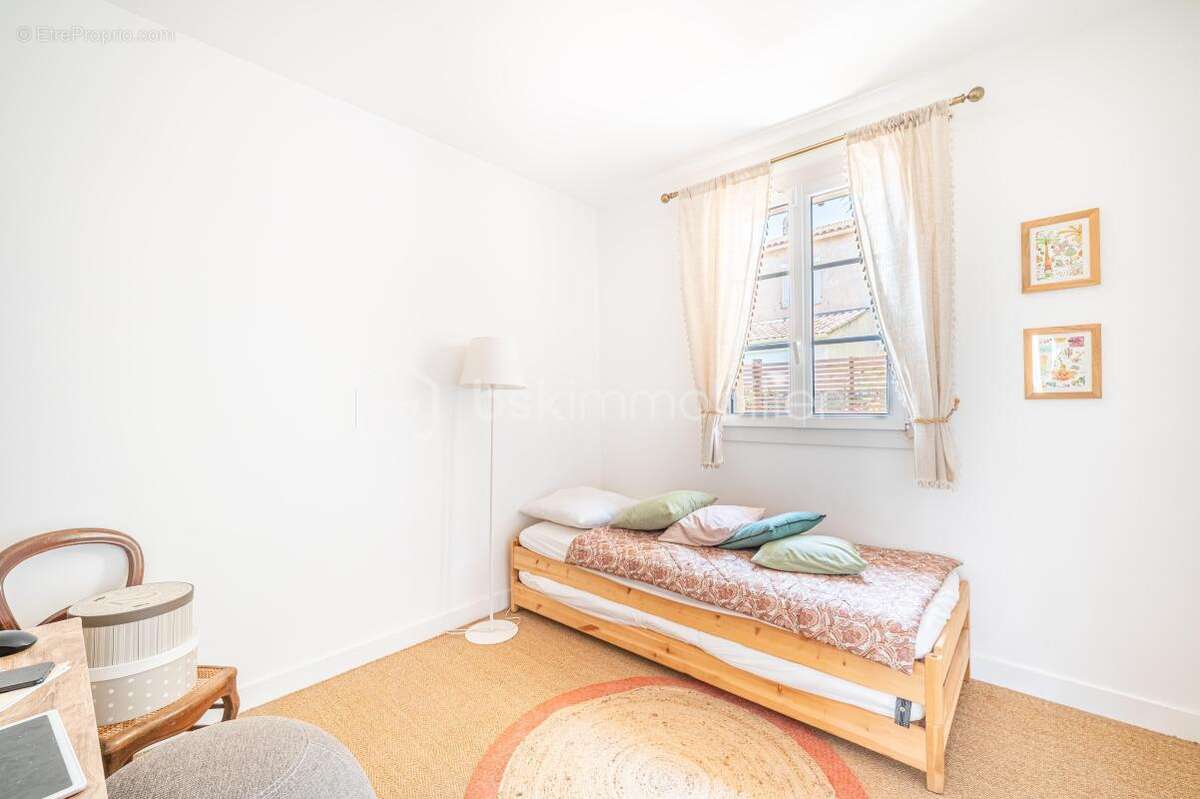 Hyeres - elegante villa de plain-pied renovee avec soin - photo 9