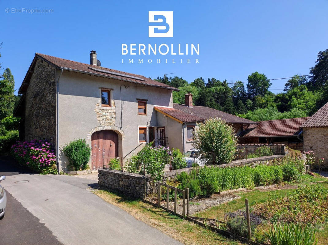 Maison à COURMANGOUX