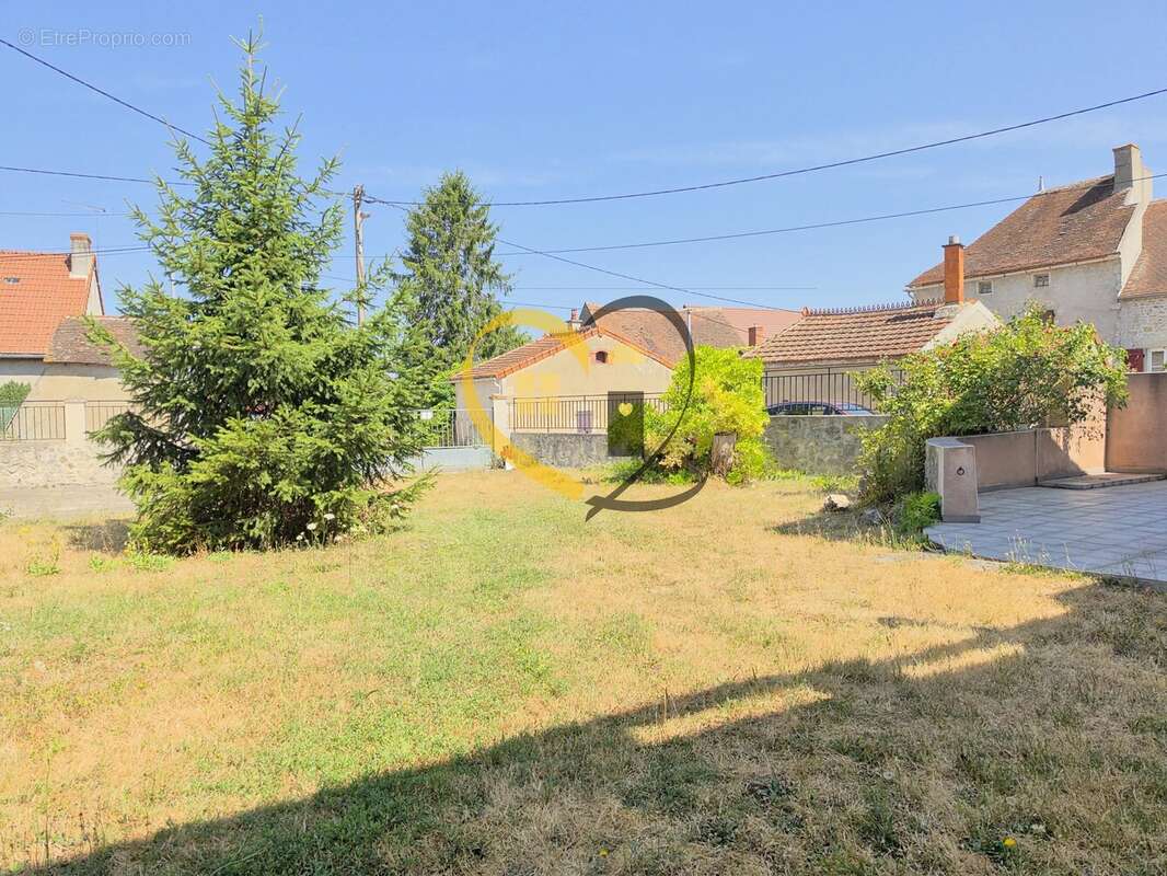 Maison de village en pierre - 124 m² - 4 chambres - terrain 2100 m² - photo 5