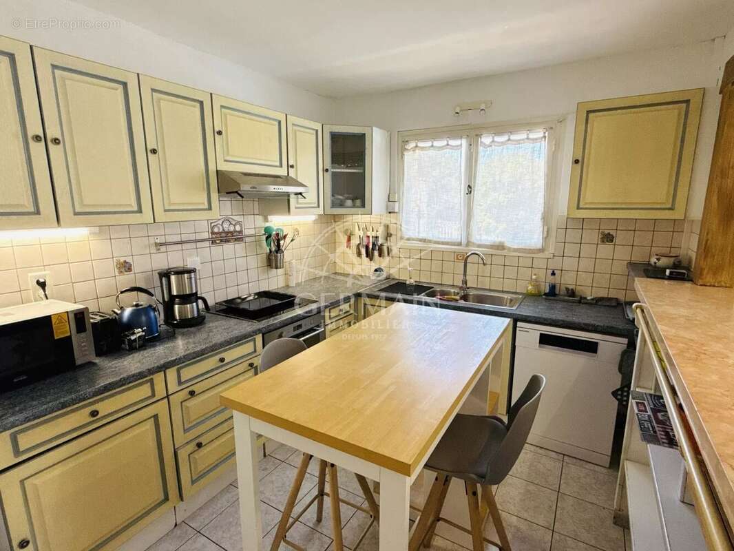 Maison à L'ISLE-SUR-LA-SORGUE