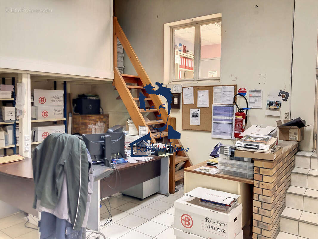 Commerce 2170 m² à Balan  - photo 5